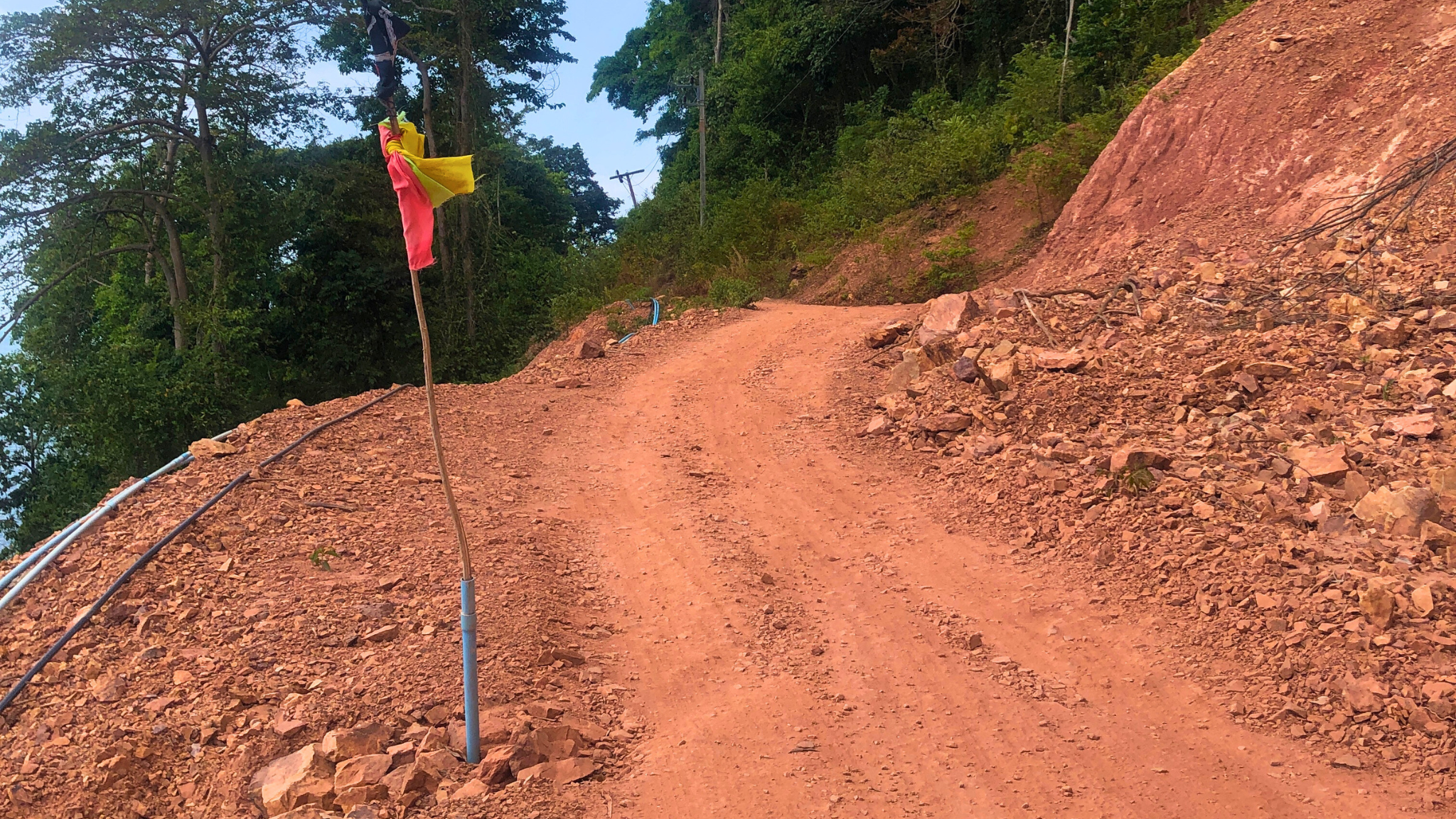 ทางไปรีสอร์ทอื่นๆ แต่รีสอร์ทเส้นนี้จะเป็นทางลาดชัน