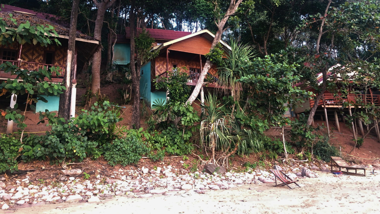 ห้องพักริมหาด Jungle Hill Beach Bangalows